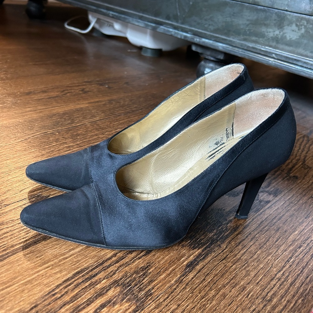 Yves Saint Laurent Black Leather Heels, size 9
